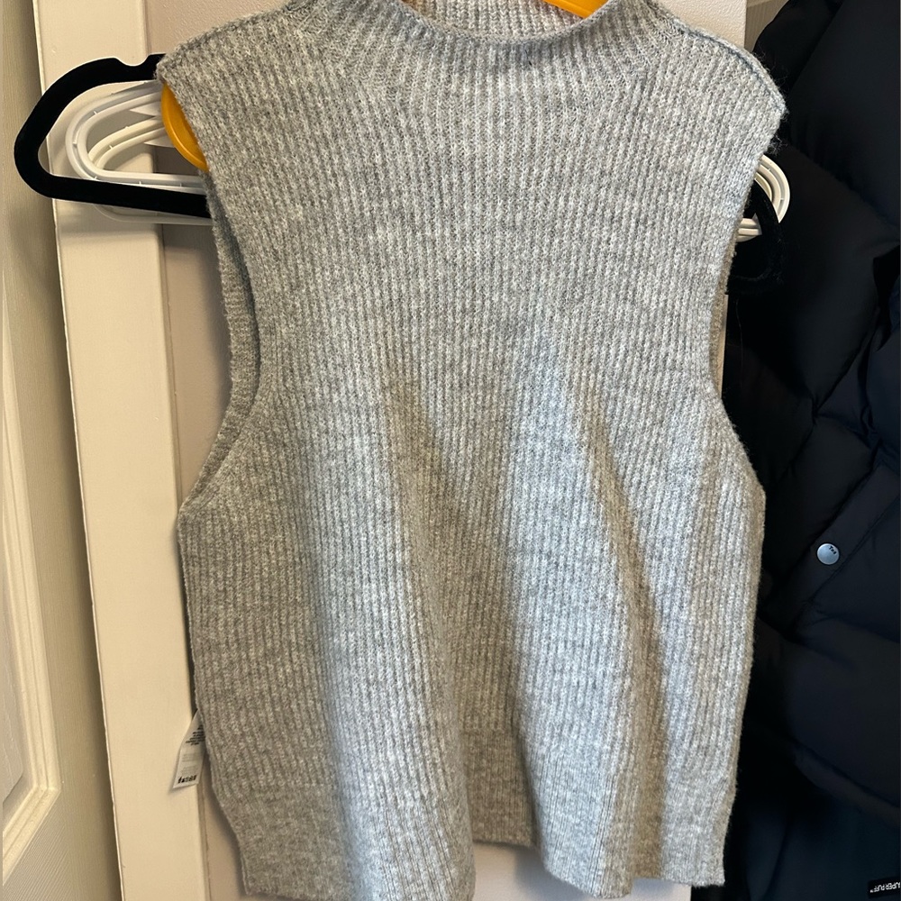 Sleeveless sweater